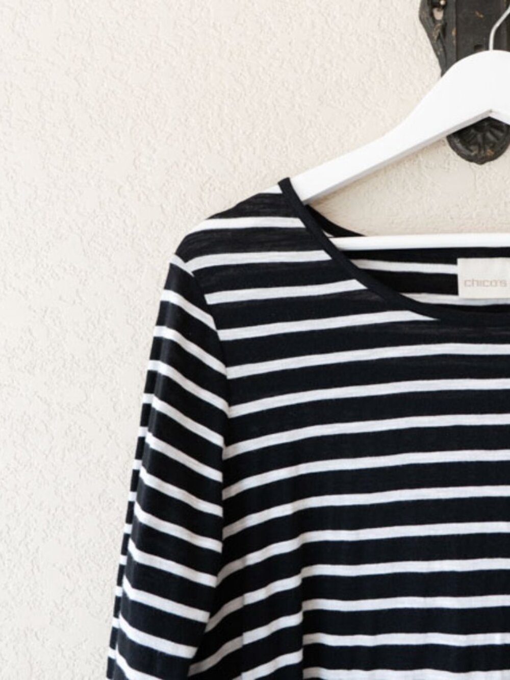 Chico’s Black White Stripe Lace Back Hi Lo Top Medium 100% Cotton Nautical - Picture 3 of 12